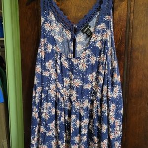 Torrid blue floral tank top with lace trim